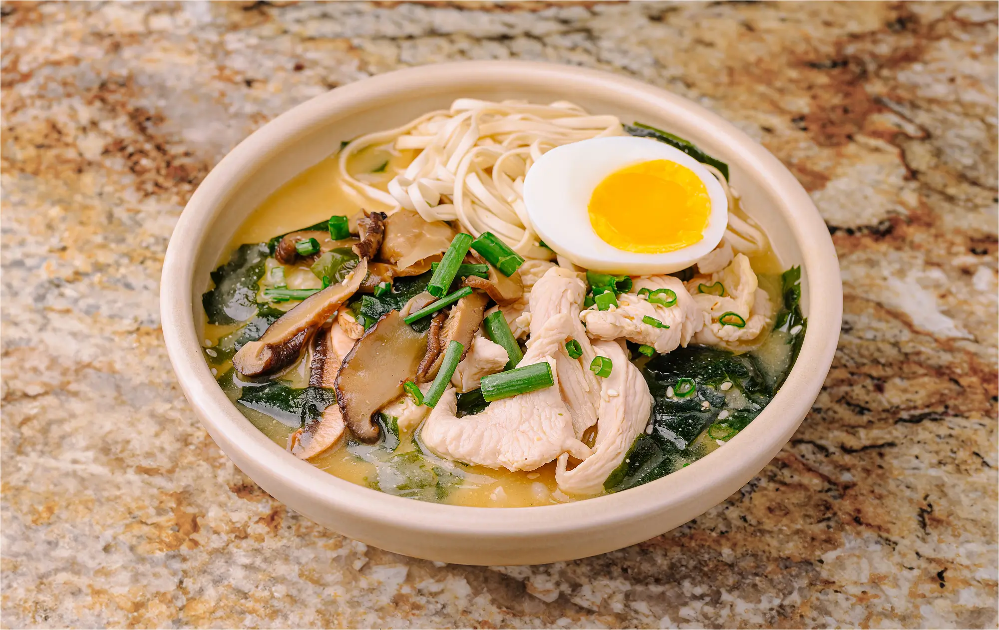 valsushi.md Miso cu udon și pui